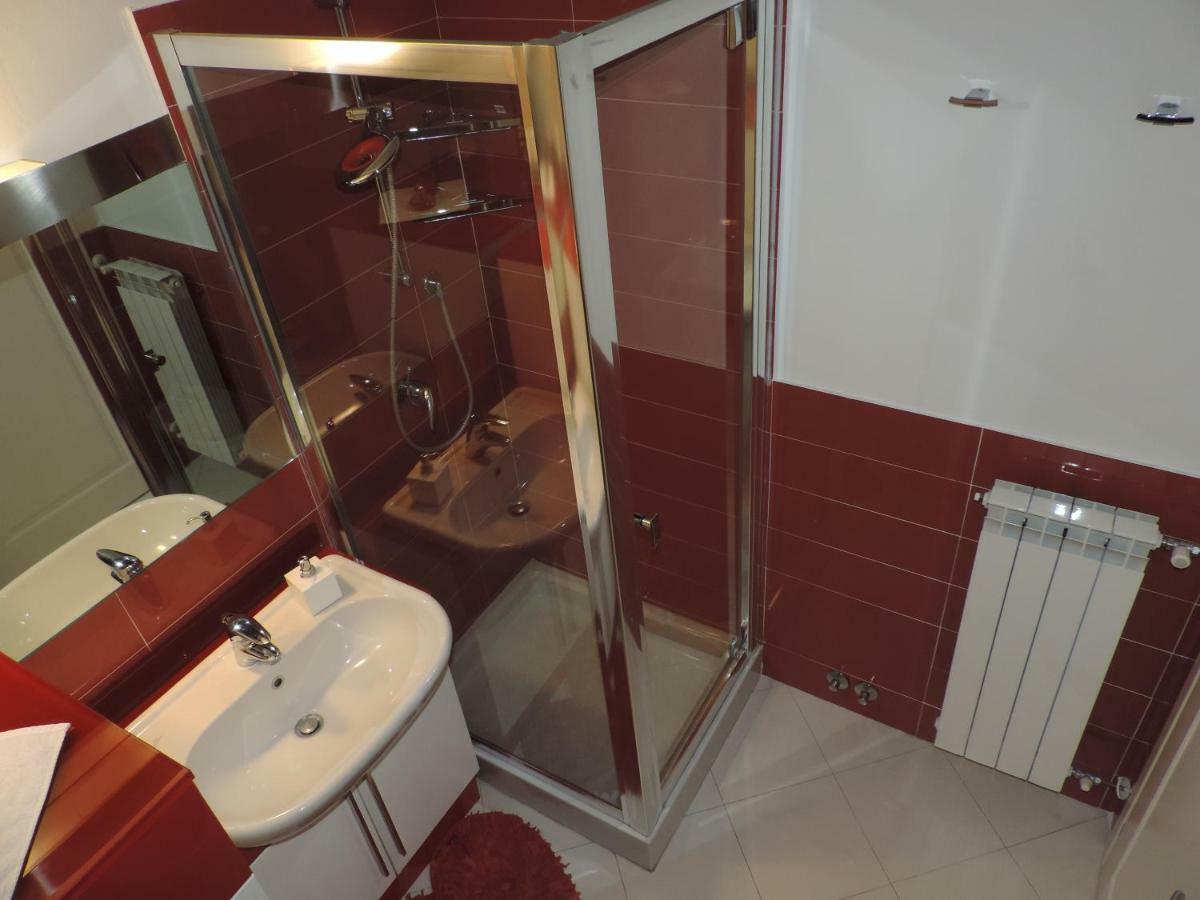 Feeling At Home - Varese Apartment Экстерьер фото